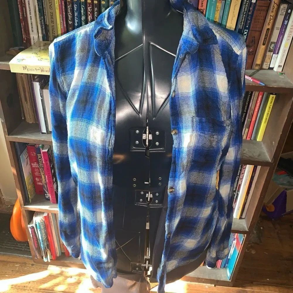 American Eagle blue plaid Ah-mazingly soft S boyfriend fit top